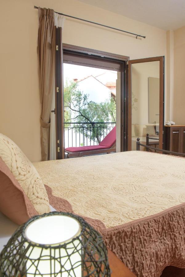 Dili Apartments Ierissos Exterior photo